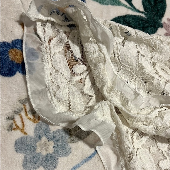 Lace Top - dress sleeves - Picture 2 of 4